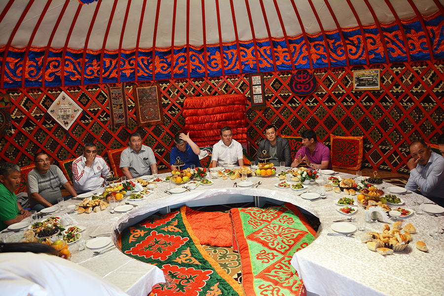 Казахский дастархан фото